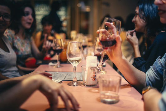 Bar à vin : bâtir un projet rentable et durable en 2025